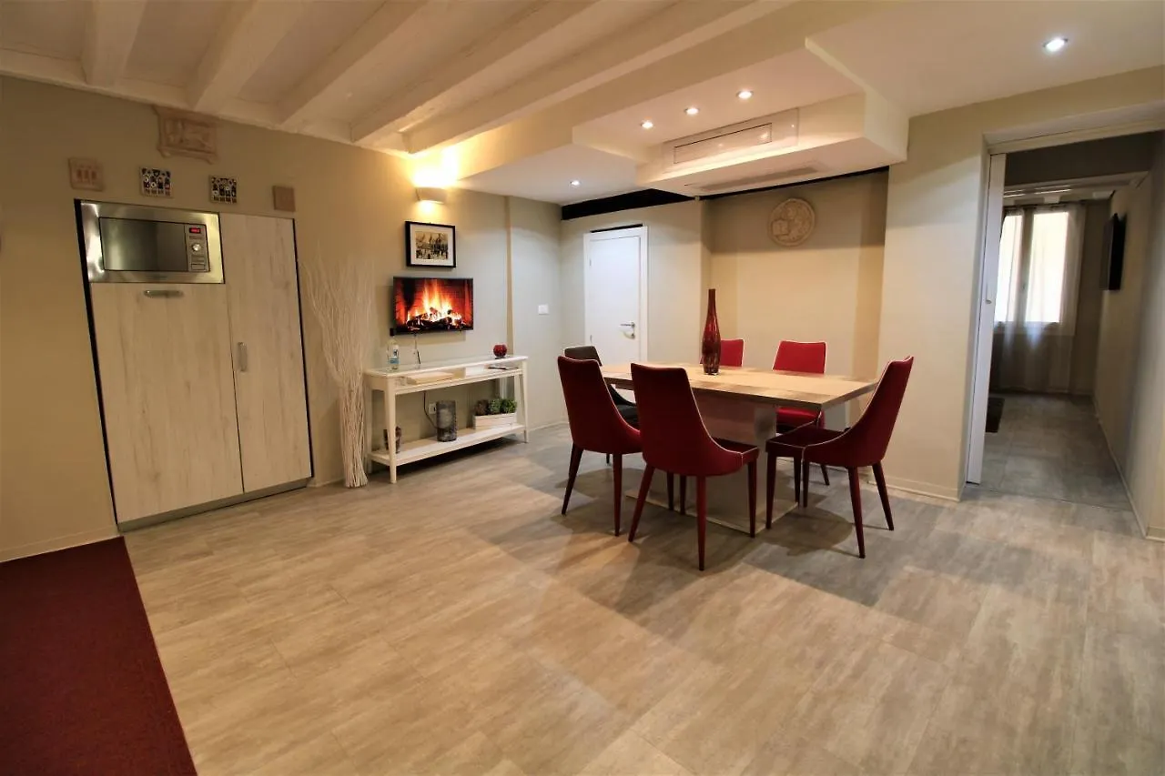 San Marco Fenice 3Bdr 2Bth Apartment Venice Italy