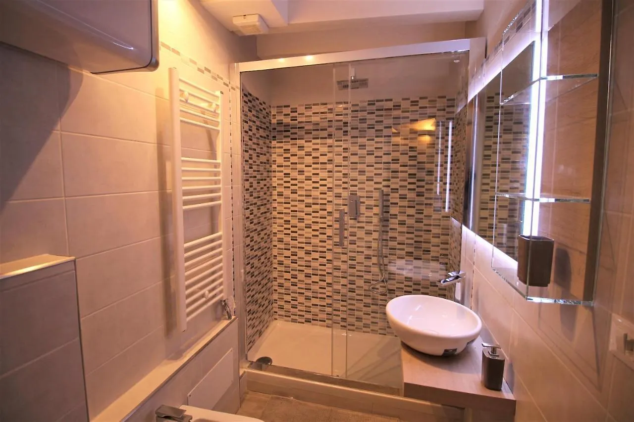 San Marco Fenice 3Bdr 2Bth Apartment Benátky 0*,  Itálie