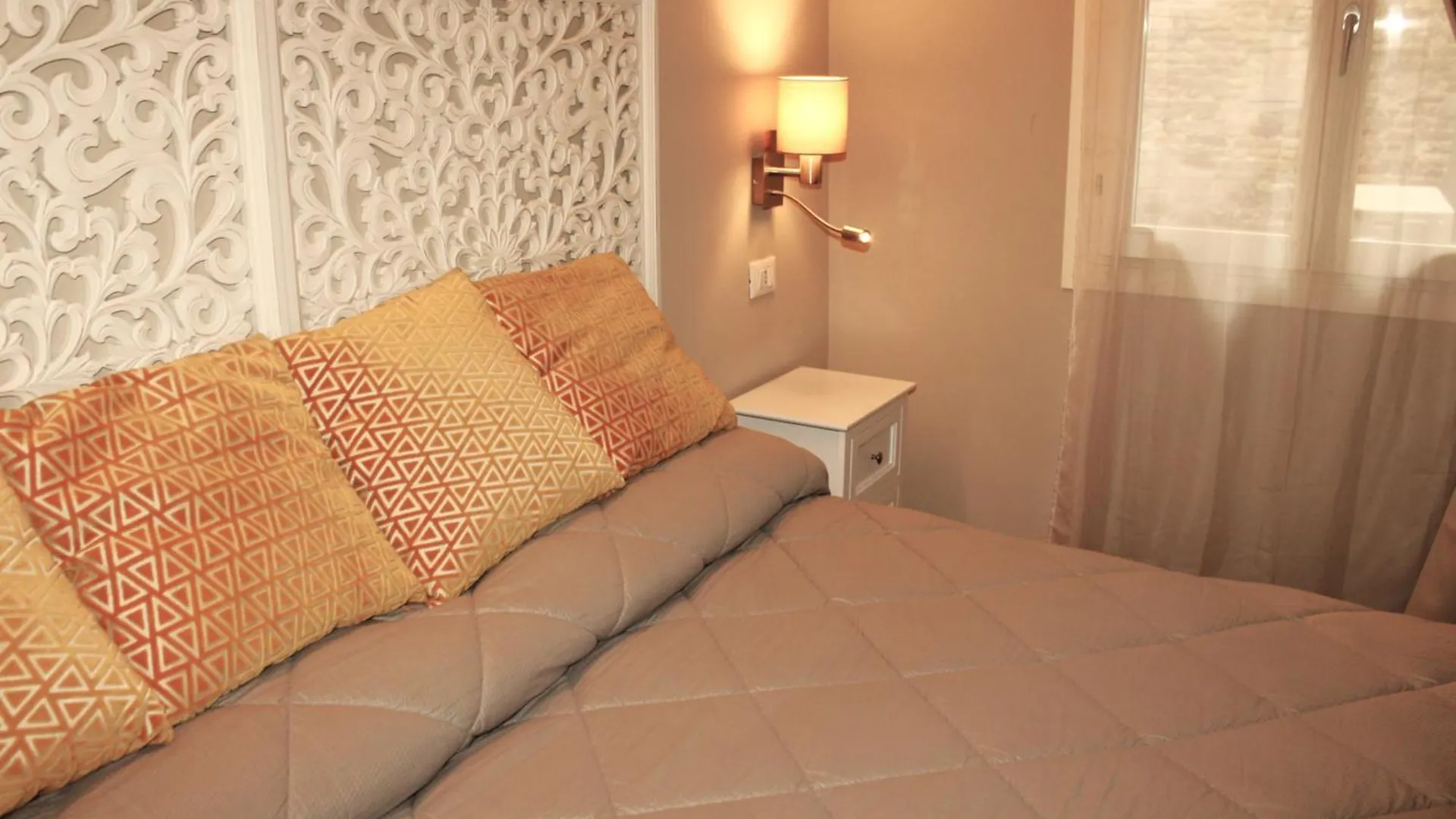 San Marco Fenice 3Bdr 2Bth Apartment Benátky